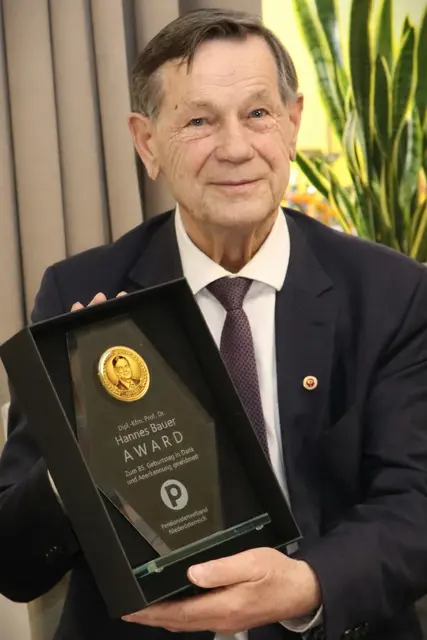 Hannes Bauer feiert 85. Geburtstag, hohe Gäste gratulieren