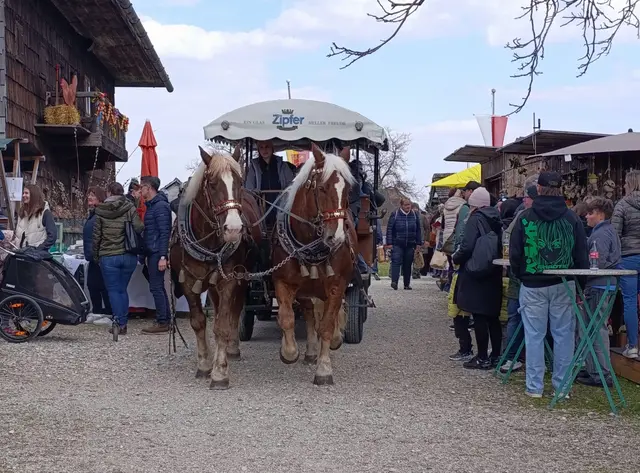 Auf dem Ostermarkt bot die Familie Engljähringer Kutschenfahrten mit ihrem Pferdegespann an. | Foto: gh/stehrerhof