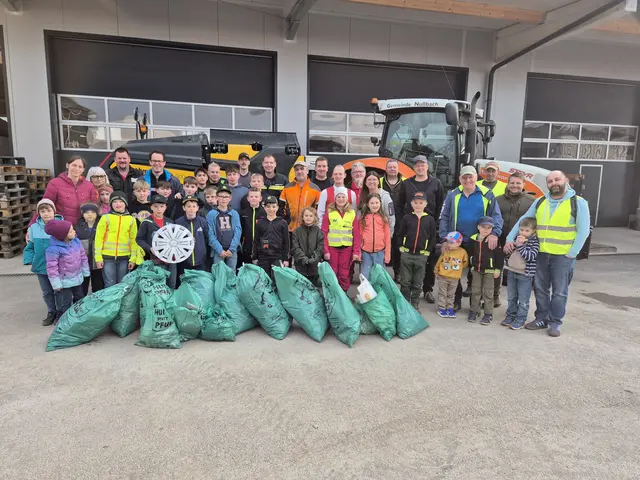 An der Flurreinigungsaktion in Nußbach beteiligten sich heuer wieder zahlreiche kleine und große Gemeindebürger. | Foto: Gemeinde Nußbach