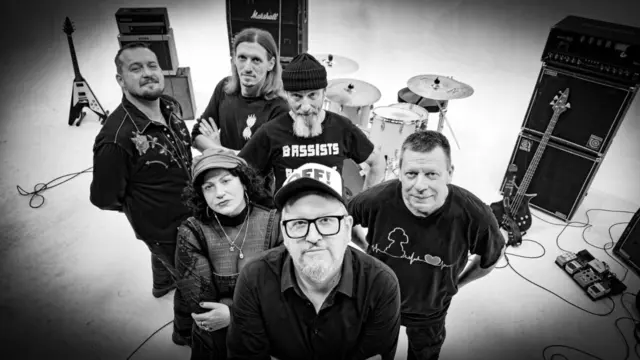 Die Linzer Band Dead Apes präsentiert ihr neues namenloses Album als Erinnerung an ihren verstorbenen Bandkollegen Andy K. Randall. | Foto: Beatrice Kepplinger
