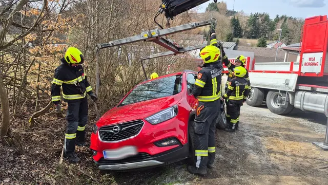 Wendemanöver in Puch endete im Straßengraben