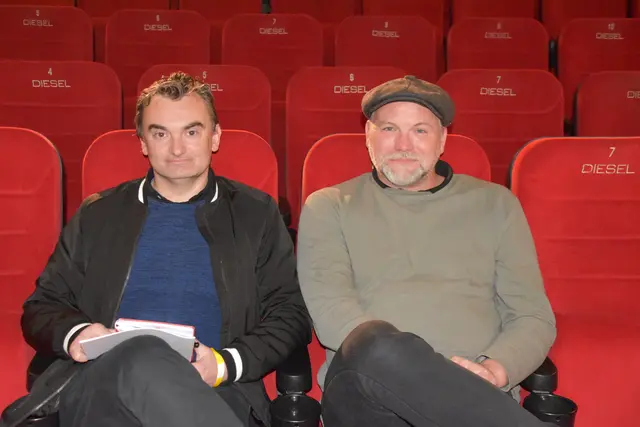 MeinBezirk-Redakteur Michael Strini sprach vor Filmbeginn wieder mit Hauptdarsteller und Buchautor Thomas Stipsits über Ostern und Backstage-Erfahrungen. | Foto: MeinBezirk/Michael Strini
