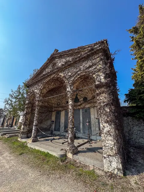 Ein Vandalismus-Vorfall am Friedhof Korneuburg beschäftigt die Polizei.  | Foto: Stadtgemeinde Korneuburg