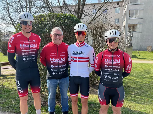 Drei Engel für Charlie: Florian Bauer, Christian Oberngruber und Felix Graf vom Team next125 Hackl-Lebensräume.  | Foto: Hackl