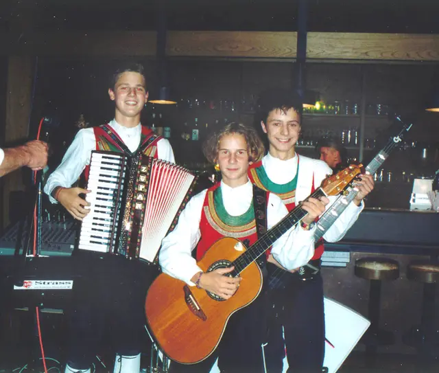 Vom Zillertal hinaus auf die großen Bühnen: Die Erfolgsgeschichte der „Juzis“ hält seit 30 Jahren an. | Foto: Juzimusik