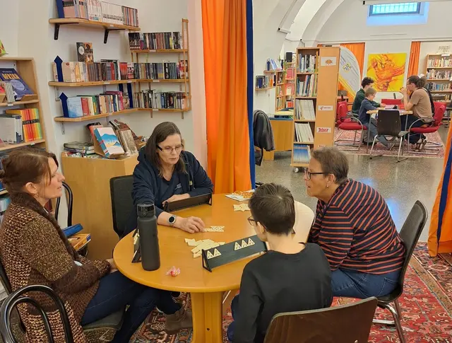 Menschen verschiedener Altersgruppen kamen  in der Haydn-Bibliothek in Hainburg zusammen. | Foto: Gesunde Gemeinde Hainburg