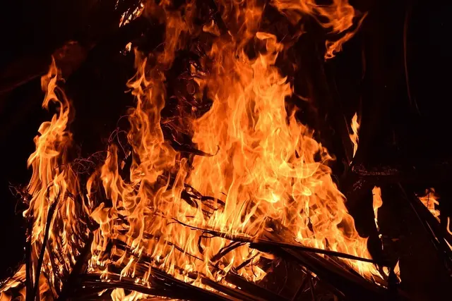 Teils gibt es in Österreich regional unterschiedliche Bestimmungen zum Osterfeuer. Wer diese nicht einhält, riskiert hohe Geldstrafen. (Symbolfoto) | Foto: Pixabay