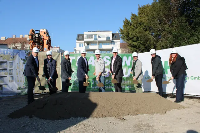 Spatenstich für 15 neue Wohnungen beim Franz-Polly-Park