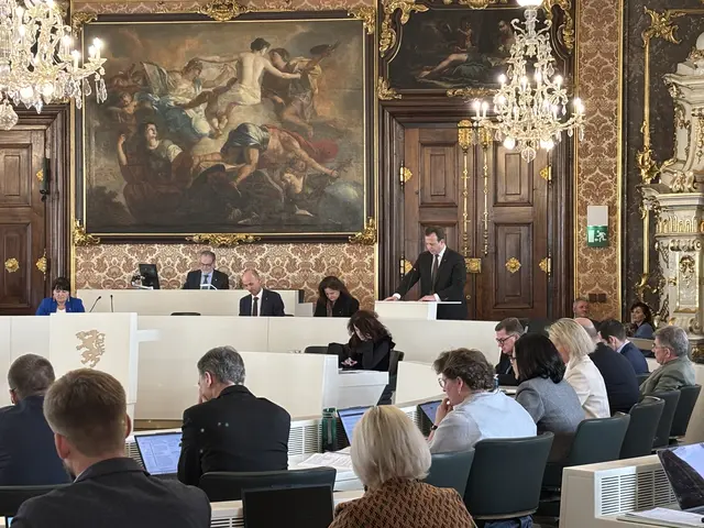 ÖVP-Landesrat Karlheinz Kornhäusl rückt zur Verteidigung der Spitalskooperation aus.  | Foto: MeinBezirk/Antonia Unterholzer