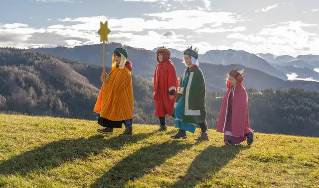Sternsinger aus der Diözese Innsbruck waren auch heuer wieder mit großem Engagement unterwegs und sammelten 1,8 Millionen Euro für Menschen in Not weltweit. | Foto: dibk.at