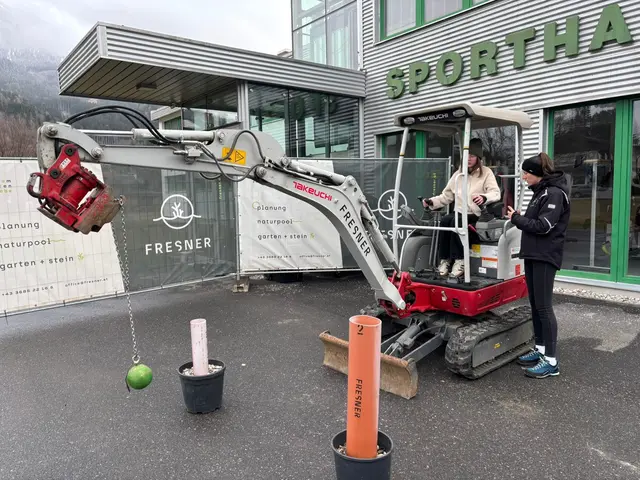 Schülerinnen und Schüler der MS Gröbming konnten sich an verschiedenen praktischen Aufgaben aus der Berufswelt versuchen. | Foto: MS Gröbming