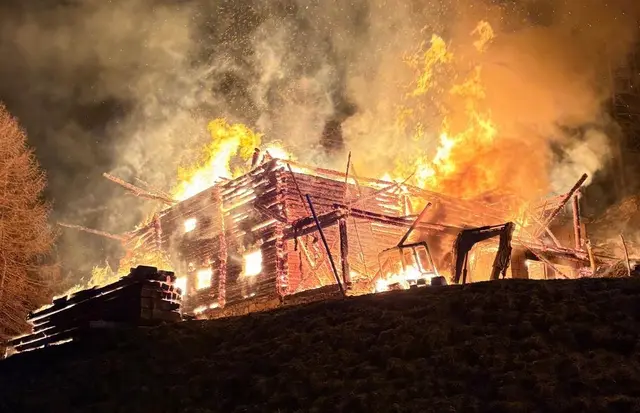 Gebäude in Vollbrand. | Foto: Freiwillige Feuerwehr Heiligenblut
