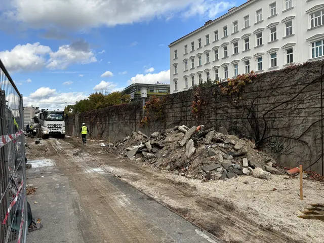 Die Arbeiten in der Rechten und Linken Bahngasse sind bereits fortgeschritten.  | Foto: Luca Arztmann/MeinBezirk