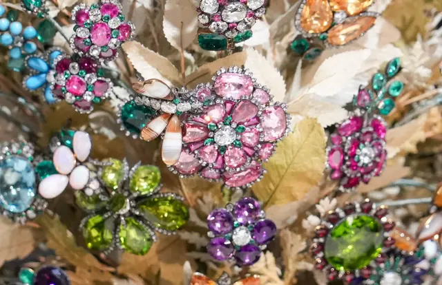 Der Edelsteinstrauß soll durch eine neue Beleuchtung künftig noch mehr funkeln. | Foto: Andreas Pölzl/MeinBezirk
