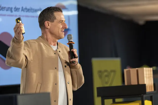Ex-Tennisprofi und Motivationsredner Alex Antonitsch gab den Postler*innen wichtige Tipps für ihren Alltag mit. | Foto: Österreichische Post