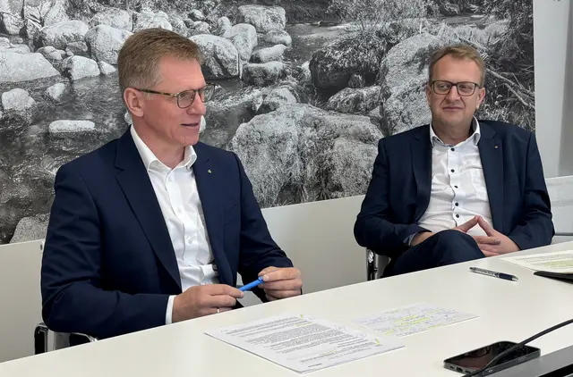 Die Vorstände Johannes Scheidl und Peter Hochleitner beim Pressegespräch. | Foto: Bernhard Schabauer