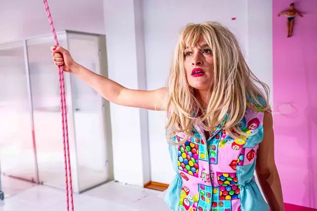 Das Theaterstück „Was geschah, nachdem Babsie ihren Ken…?“ beleuchtet Feminismus im Alltag. | Foto: Melanie Hack