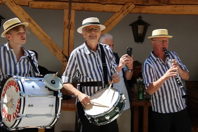 Bekannt auch als Schlagzeuger der Salty Dixie Ramblers.