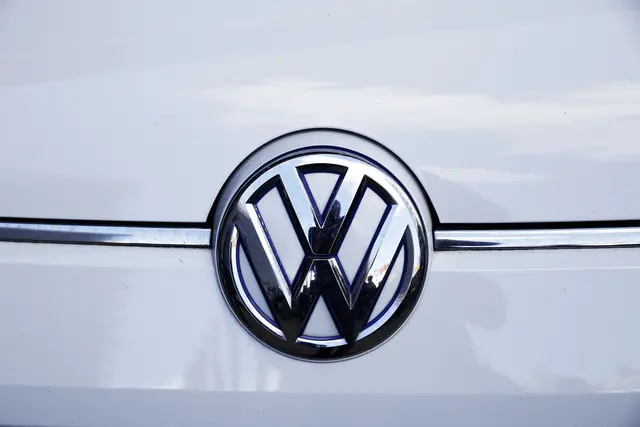 Im Rahmen der "kontinuierlichen Qualitätsüberwachung" wurde festgestellt, dass bei Fahrzeugen der ID.-Baureihe aus einem begrenzten Produktionszeitraum "ein Modul der Hochvoltbatterie" möglicherweise "nicht vollständig unseren technischen Spezifikationen entspricht", so VW.
 | Foto: Ale_Mi/Smarterpix
