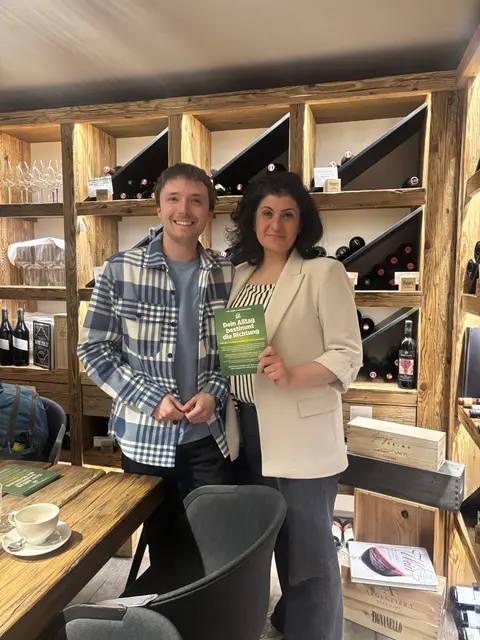 Grüne-Bezirkssprecher Matthias Schroll und LA Zeliha Arslan informierten in St. Johann über das Thema Frauengesundheit im Bezirk Kitzbühel | Foto: Grüne