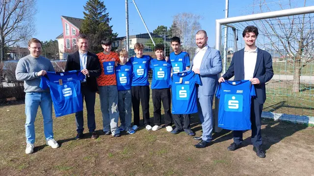 Hainburger und Gramatneusiedler Teams spielen mit neuen Dressen