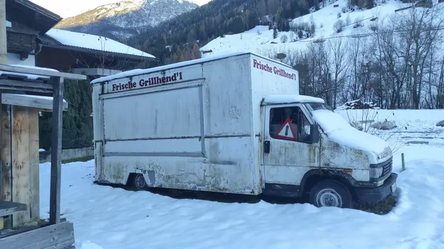 ein Warndreieck soll wohl auf die bestehende Gefahr hinweisen | Foto: TBW Est. Stubai