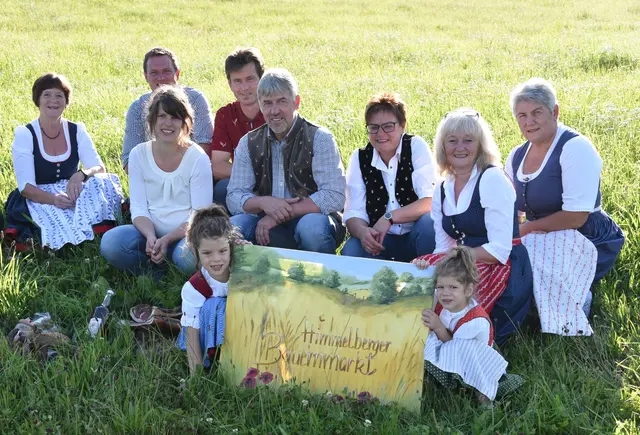 Die "Hauptstandler" des Himmelberger Bauernmarktes, die Familien Mitter-Kamp, Mainhard, Wolf, Ebner, Weißensteiner, Wadlig und Willi Blasge.  | Foto: HBM