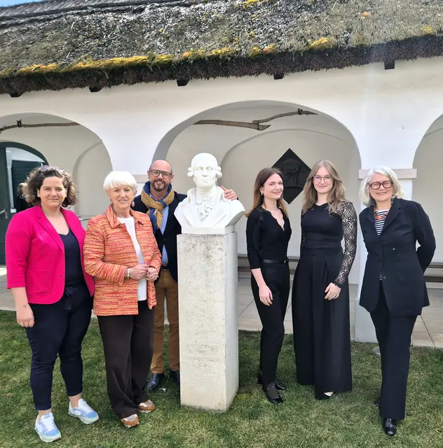 Daniela Koller, Maria Rauch-Kallat, Michael Linsbauer, Elina Hribar (Harfe) und Brina Unuk (Querflöte) mit Dorli Muhr | Foto: Haydnregion Niederösterreich