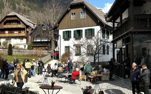 Bei traumhaftem Wetter genossen die Besucherinnen und Besucher das Angebot der Aussteller. | Foto: Lienbacher