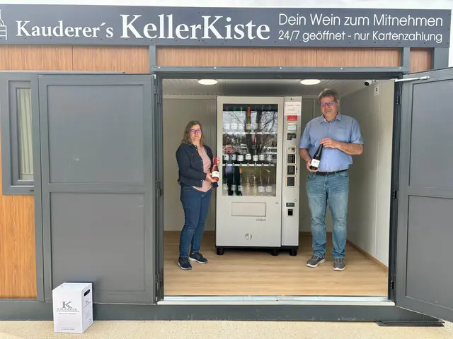 Direkt an der B2 gibt es Wein aus dem Automaten – rund um die Uhr und gekühlt. | Foto: Markus Kahrer