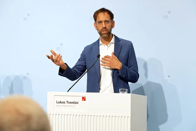 Die Arbeitsgruppe „Unterstützung suchtgefährdete Minderjährige“ um Kinder- und Jugendanwalt Lukas Trentini fordert, das Angebot für suchtgefährdete Jugendliche in Tirol weiter auszubauen. | Foto: Land Tirol/Hörmann