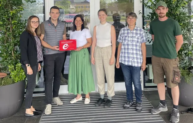 Bgm. Raphael Scheucher (2.v.l.) und seine Mitarbeiter im Gemeindeamt. | Foto: Energie Agentur Steiermark