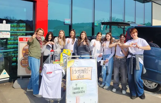 Die Firmlinge der Pfarre Hausmannstätten stellten sich für das Marienstüberl in den Dienst der guten Sache | Foto: privat