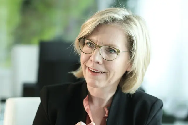 Die Grünen stimmten der Spritpreisbremse der Regierung trotz großer Zweifel zu. Im Bild: Grünen-Chefin Leonore Gewessler. (Archiv) | Foto: Roland Ferrigato