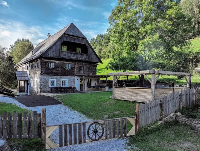 In diesem Bauernhaus kann man übernachten.  | Foto: Adelwöhrerhof