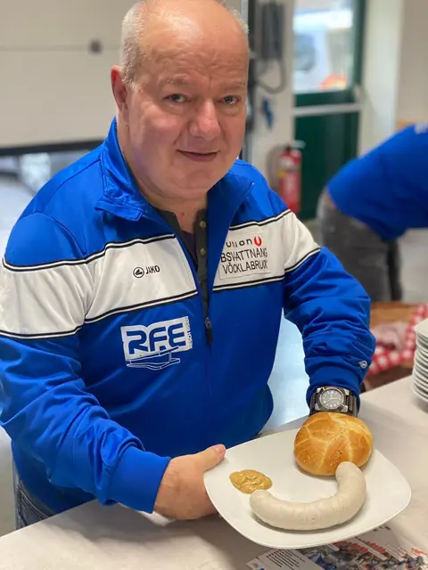 Weißwurstverkauf am Bauernmarkt