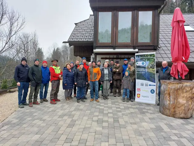 20 interessierte Teilnehmerinnen und Teilnehmer informierten sich über eine zukunftsfähige Waldbewirtschaftung. | Foto: KLAR! Murraum Leoben
