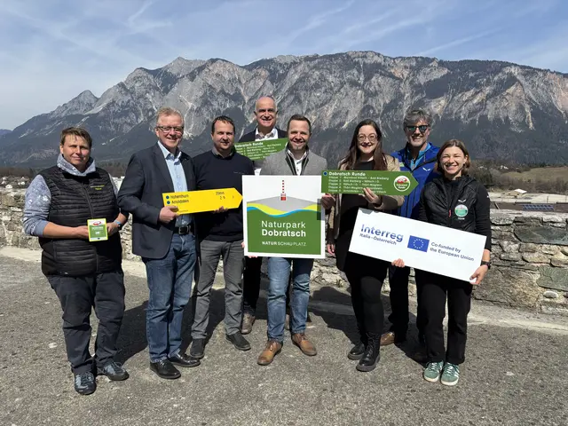 Bei der „Neueröffnung“ in Arnoldstein mit dabei waren:
1. Vizebürgermeisterin Sarah Katholnig, Geschäftsführer Georg Overs (Tourismusregion Villach), Bürgermeister Reinhard Antolitsch, Bürgermeister Christian Hecher, das Naturpark Team mit: Robert Heuberger, Ines Schäfer und Melanie Selke (Naturpark Dobratsch), Andreas Blüm Geschäftsführer Bergbahnen Dreiländereck | Foto: Birgit Gehrke/Mein Bezirk