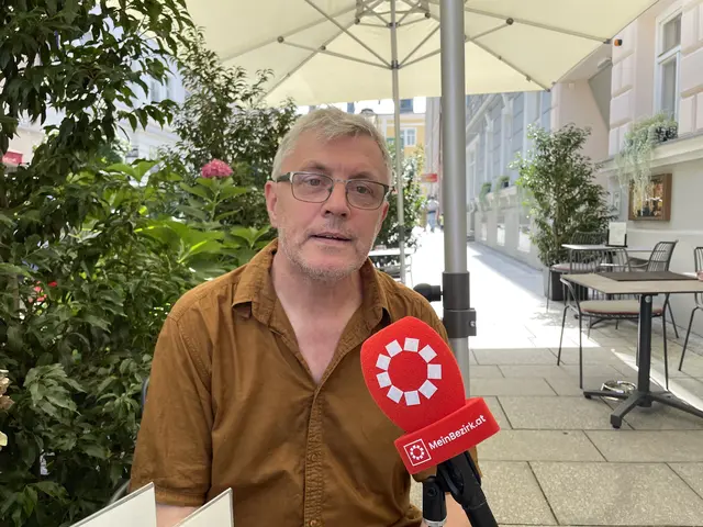 ARGE Tauben Obmann Hans Lutsch beschäftigt sich seit vielen Jahren mit der Problematik rund um die Stadttauben. Im Interview erklärt er, wie man die Situation in Salzburg und Hallein für Mensch und Tier verbessern könnte. | Foto: Philip Steiner