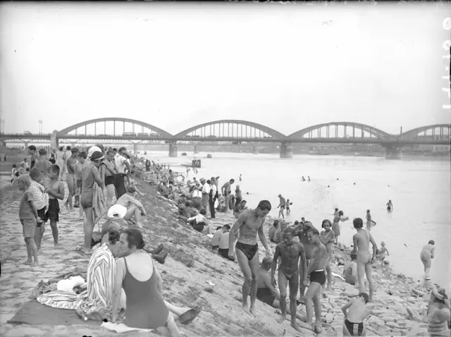 Badegäste an der Donau. | Foto:  Österreichische Nationalbibliothek