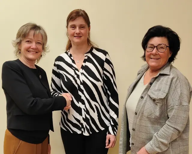 Bernadette Schönbacher, Martina Pötz und Gemeindekassierin Sonja Maderbacher (v. l.) | Foto: Gemeinde Miesenbach