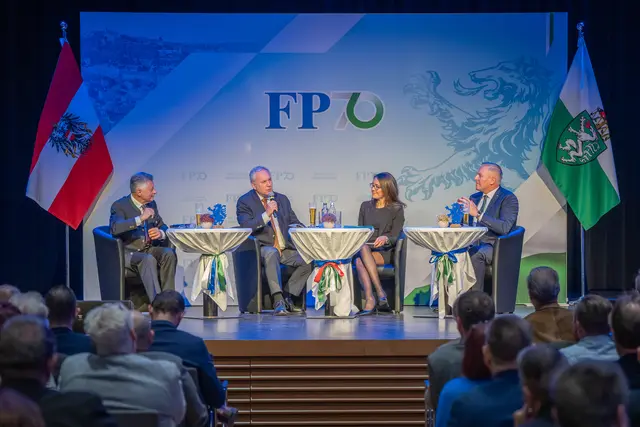 In einer Podiumsrunde diskutierten Gerhard Kurzmann, Walter Rosenkranz und Mario Kunasek über die Ereignisse der vergangenen Jahrzehnte. | Foto: Fotostudio Gimpel