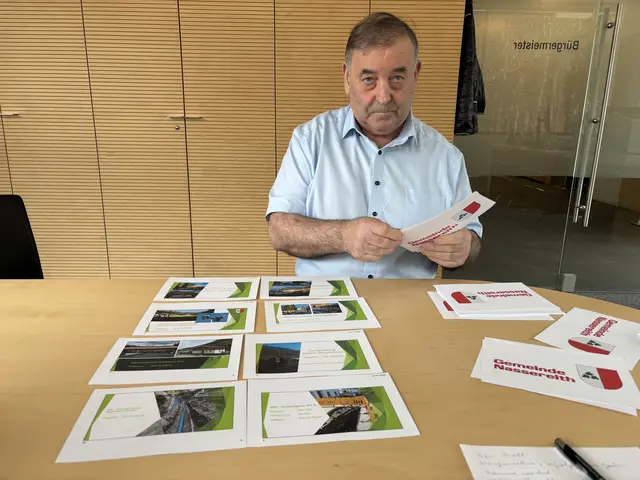 Bürgermeister Herbert Kröll kann auf zahlreiche umgesetzte Projekte verweisen. | Foto: Perktold