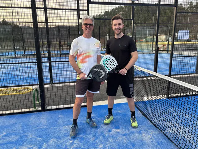 Vor zwei Jahren kamen Vater und Sohn mit dem Padel-Tennis erstmals in Berührung. | Foto: MeinBezirk/Harald Almer