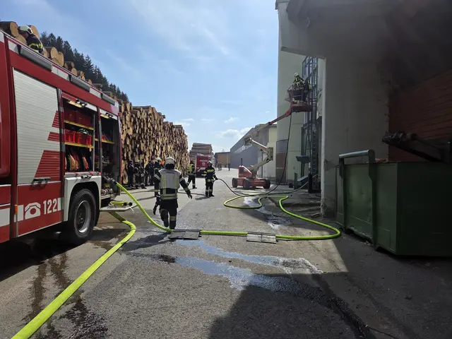 Feuerwehren bekämpften stundenlang gefährliches Glutnest