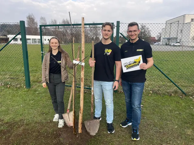 Junge ÖVP pflanzt Bäume für Kinder