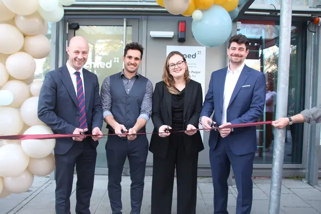 V. l.: Vizebürgermeister Martin Hajart (ÖVP), Geschäftsführer und Mediziner Filip Purgar, Vizebürgermeisterin Merima Zukan (SPÖ), Geschäftsführer und Mediziner Paul Pürzl. | Foto: Brigitte Steinbock