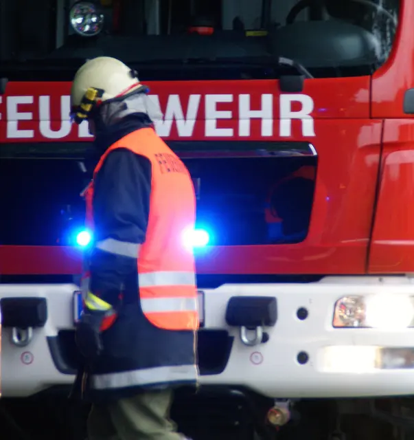 Symbolbild: Wegen seiner rassistischen Aussage auf Facebook distanziert sich die Welser Feuerwehr nun von dem Ex-Floriani. | Foto: MB/FFW