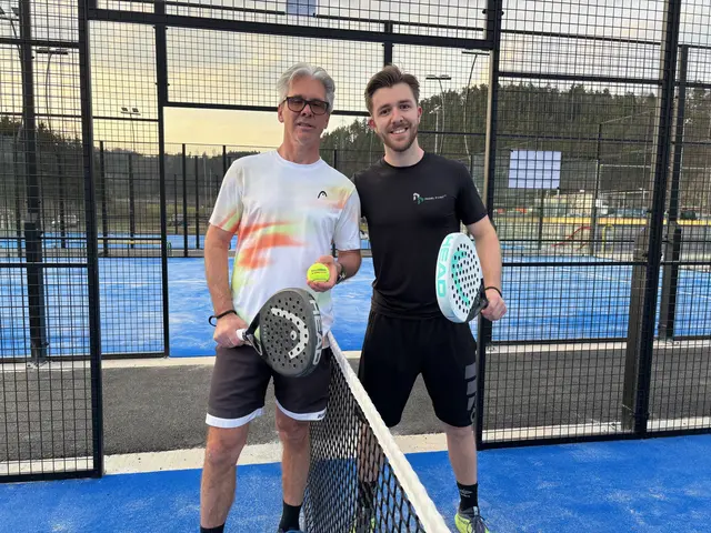 Die beiden bieten auch einen Schläger- und Bälleverleih und einen Padel-Shop an. | Foto: MeinBezirk/Harald Almer
