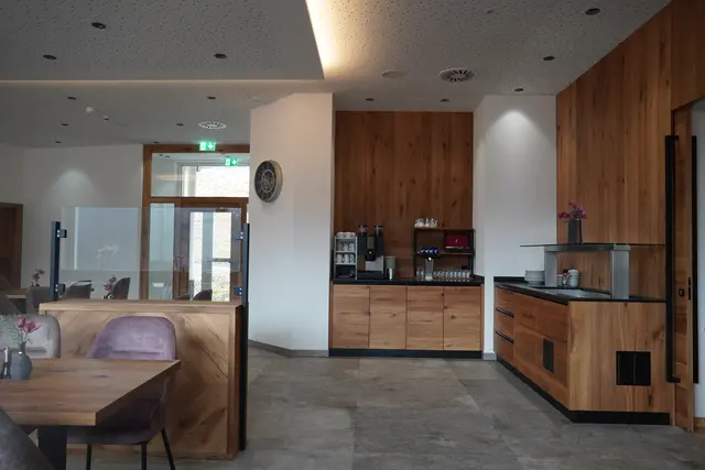 Der moderne Frühstücksraum im Hotelgasthof Posauner. | Foto: Emanuel Hasenauer